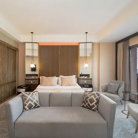 Cratos Premium Casino & 5*