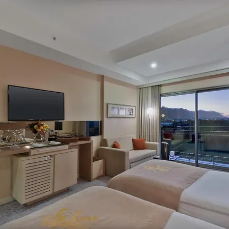 Cratos Premium Casino & Ξενοδοχείο