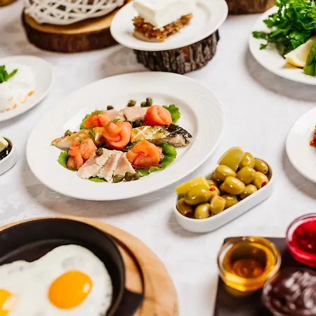 Cratos Premium Casino & Kazaphani