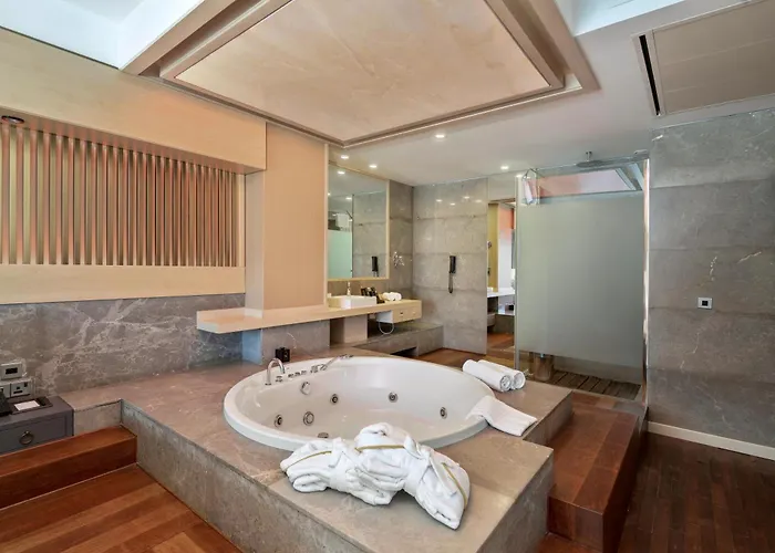 Hotel Cratos Premium Casino & 5*