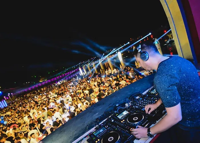 Cratos Premium Casino &