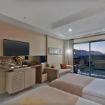 Cratos Premium Casino & فندق