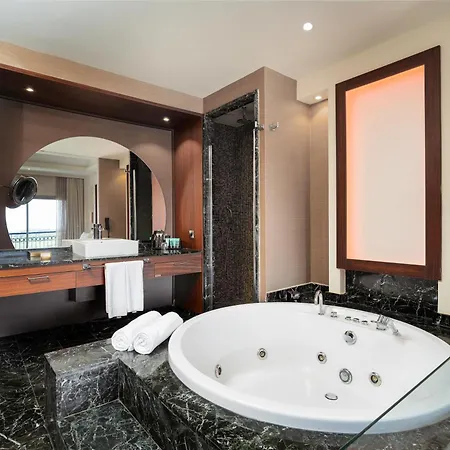 Cratos Premium Casino &