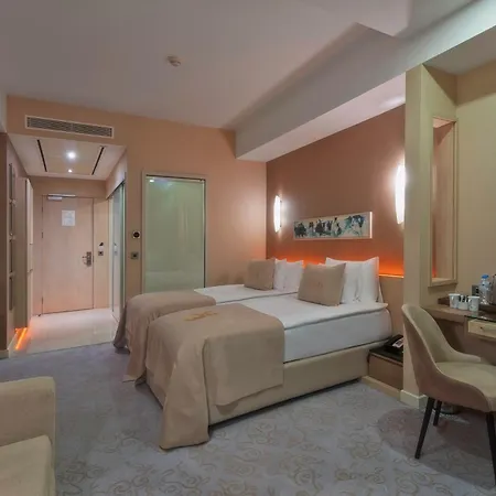 Cratos Premium Casino & Hotell 5*