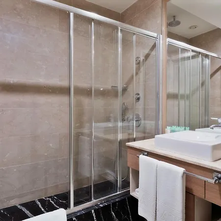 Cratos Premium Casino & Hotell 5*