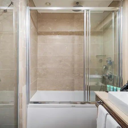 Cratos Premium Casino & 5* Kazaphani