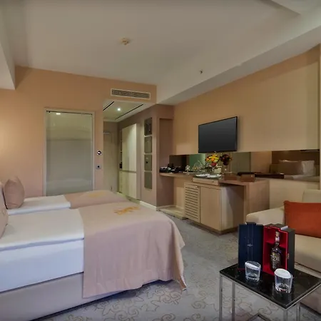 Cratos Premium Casino & Hotell Kazaphani