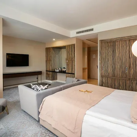 Cratos Premium Casino & Hotel Kazaphani