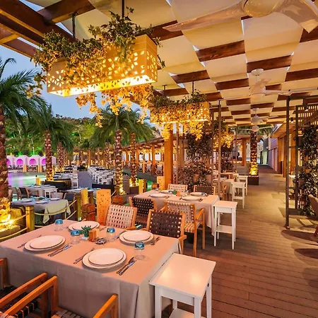 Cratos Premium Casino & Ozanköy