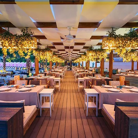 Cratos Premium Casino &