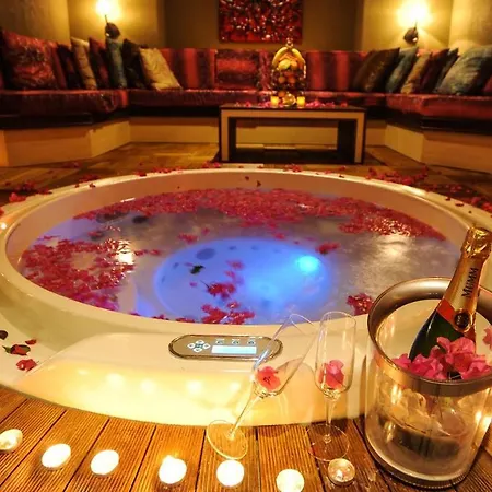 Cratos Premium Casino & Hotell 5*