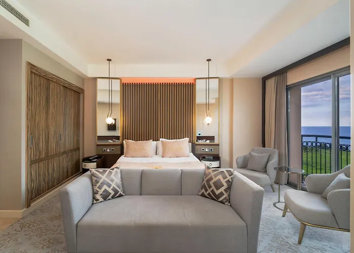 Cratos Premium Casino & 5*