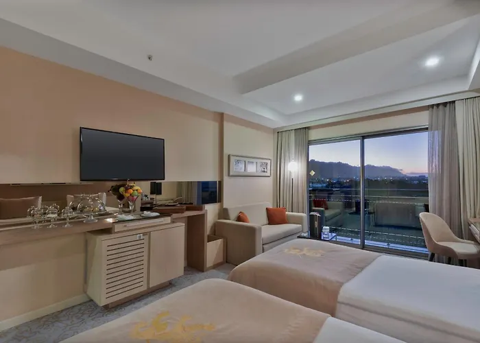 Cratos Premium Casino & Отель