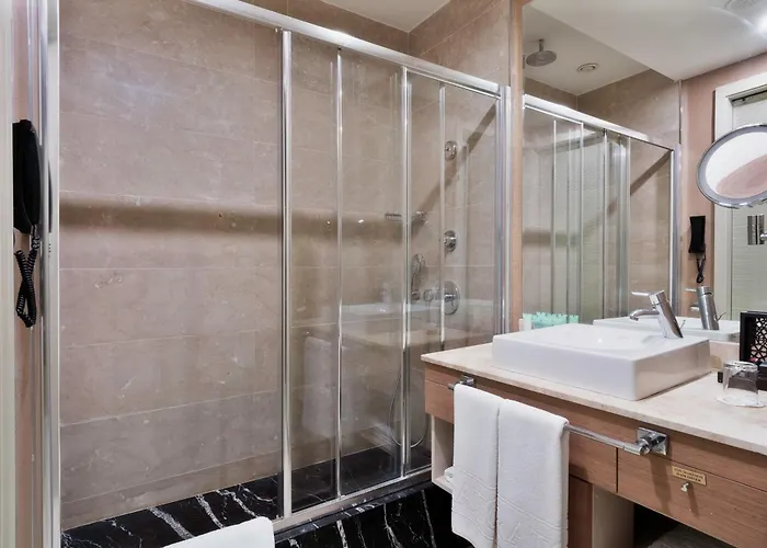 Cratos Premium Casino & Hotel 5*