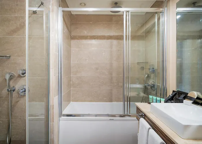 Cratos Premium Casino & 5* Kazaphani