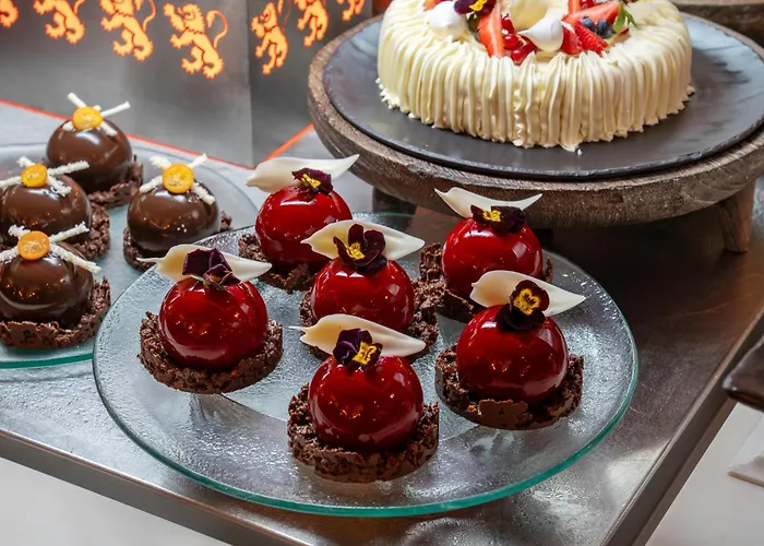 Cratos Premium Casino & Отель 5*