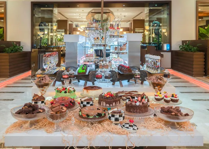 Cratos Premium Casino & Отель 5*